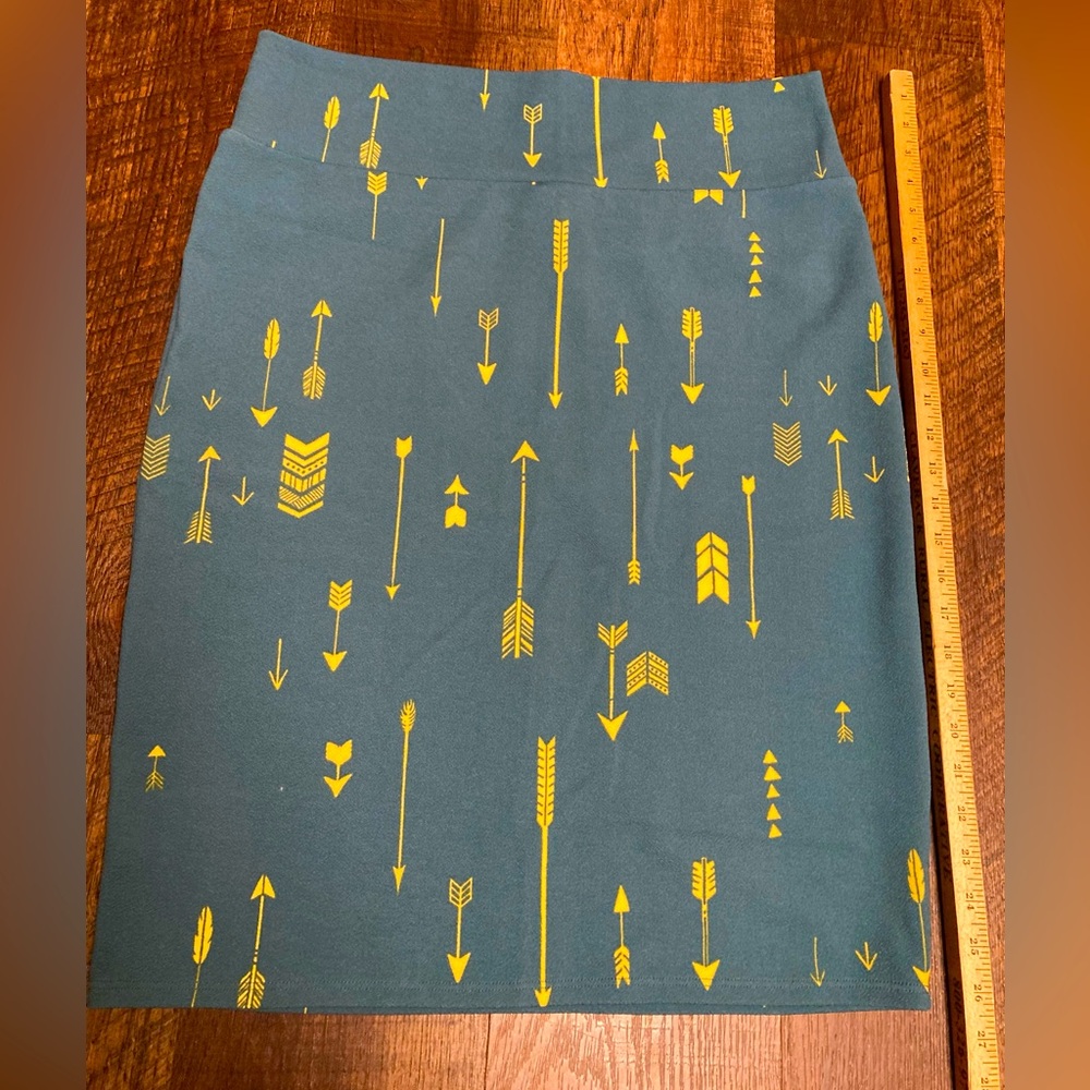 Lularoe 2XL skirt turquoise with yellow arrows